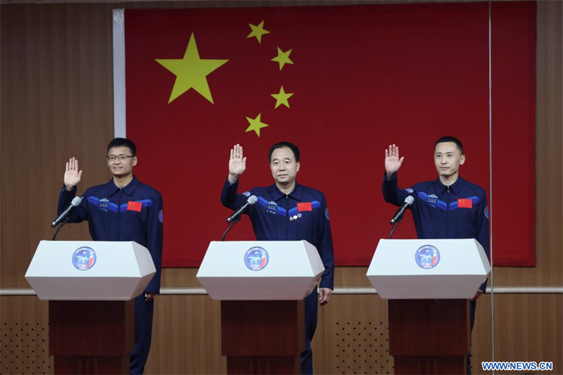 Les astronautes de la mission chinoise Shenzhou-16 rencontrent la presse