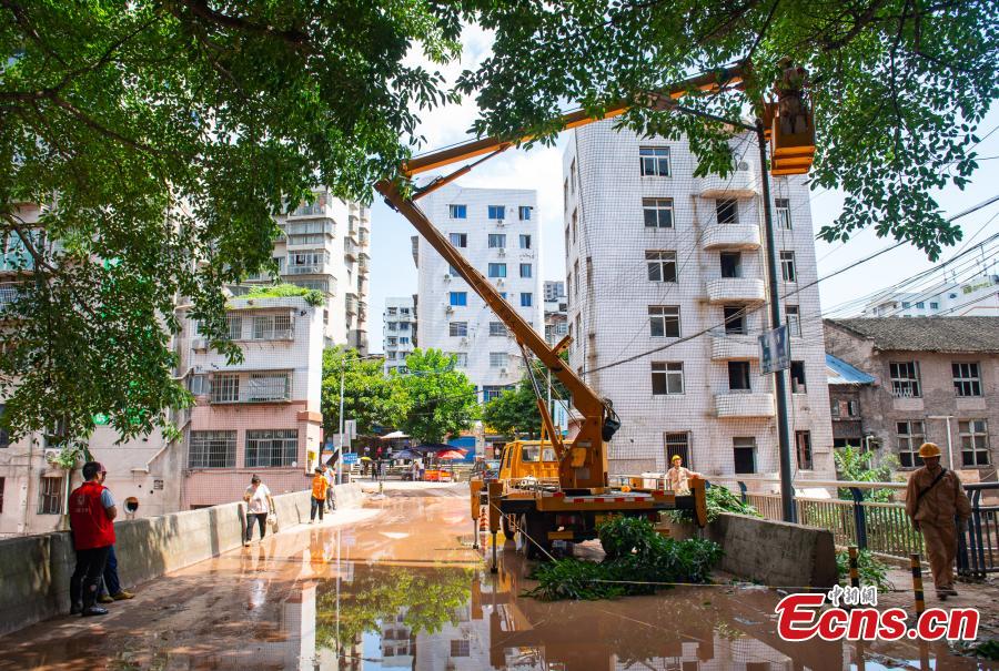 Des efforts massifs de sauvetage et de secours en cours à Chongqing après les inondations