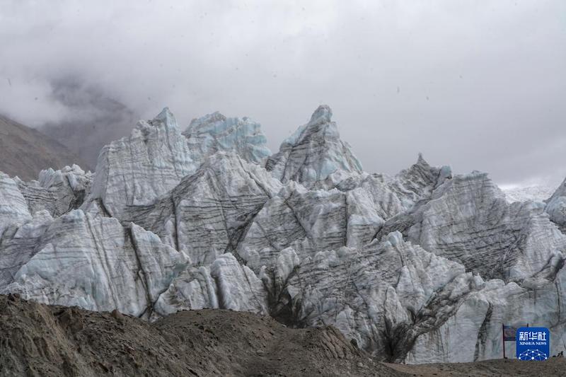 Tibet: le glacier de Gangbu en été