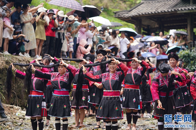 Le Guangxi célèbre la fête du ? séchage de vêtements ?