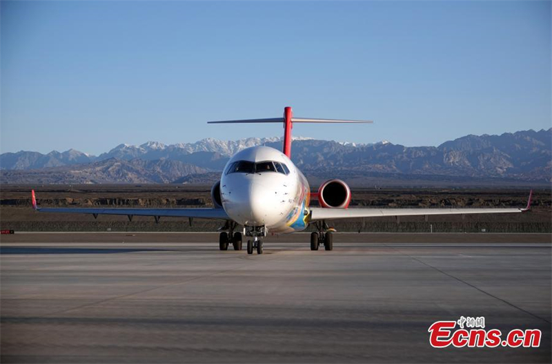 L'avion régional ARJ 21 développé par la Chine effectue des vols au Xinjiang