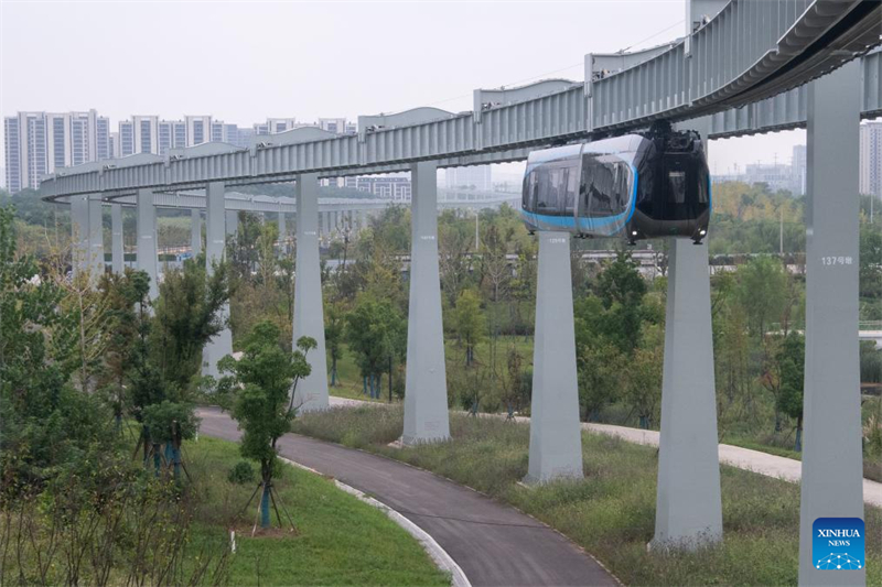 Mise en service du premier monorail suspendu de Chine