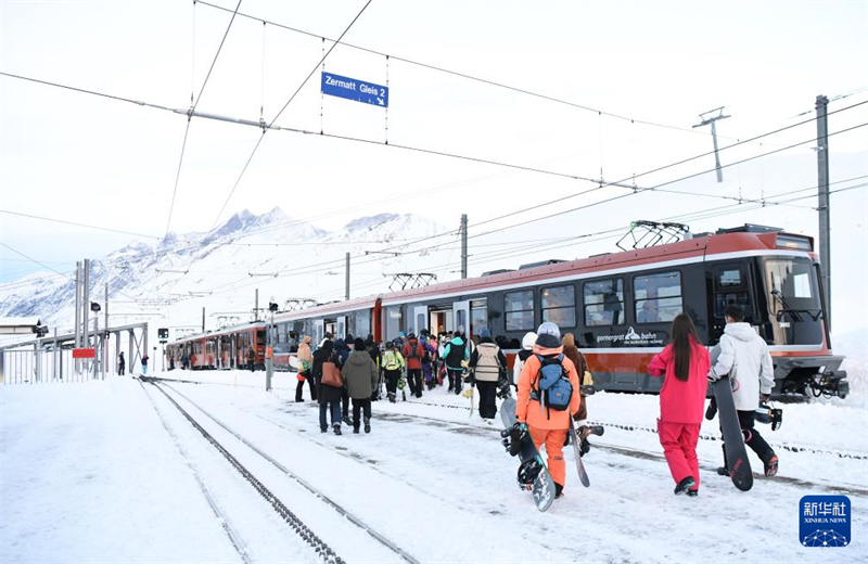 Des Alpes au massif du Changbai, l'économie des sports d'hiver bat son plein