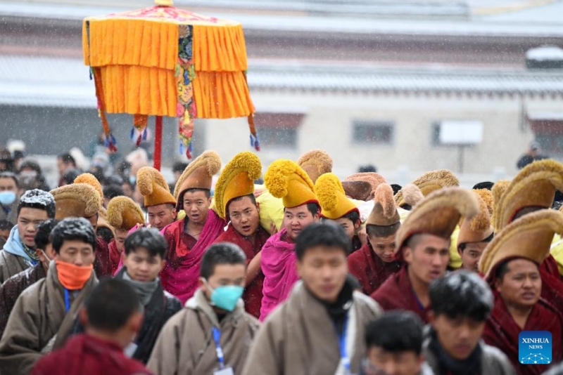 Gansu : une cérémonie du ? soleil du Bouddha ? au monastère Labrang