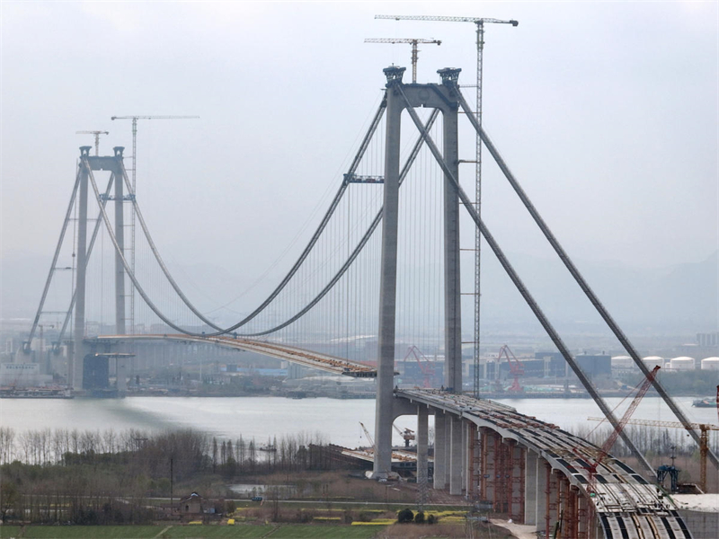 Jiangsu : la construction du pont de Longtan sur le fleuve Yangtsé à Yangzhou est entrée dans une phase d'accélération