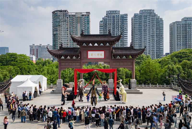 Le spectacle de marionnettes fran?ais ? De La Fontaine ? enchante le public chinois