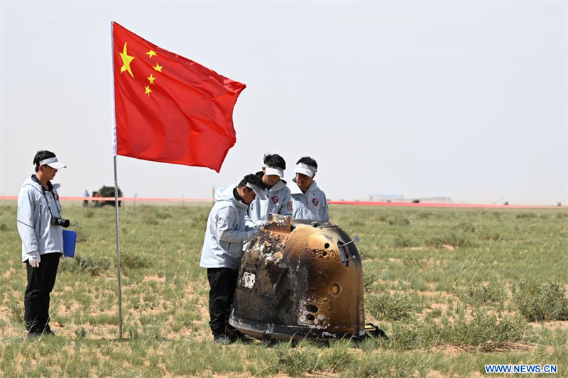 La sonde chinoise Chang'e-6 ramène sur Terre les premiers échantillons de la face cachée de la Lune