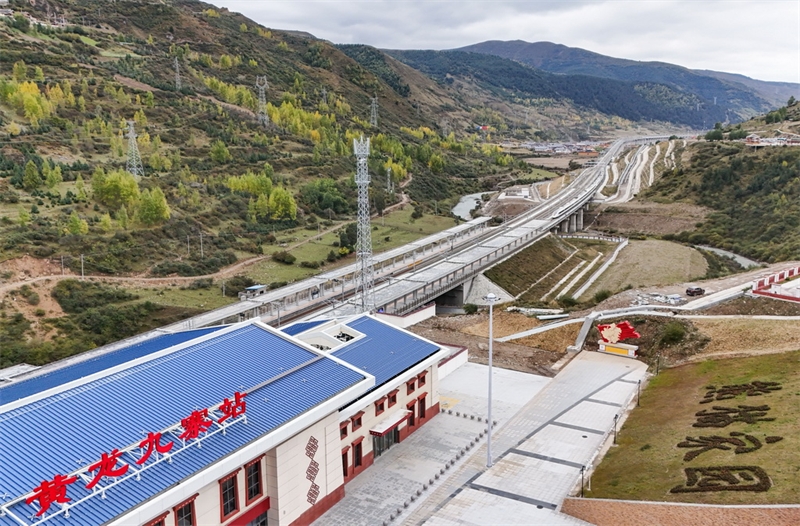 Sichuan : découvrez les plus beaux paysages de la vallée écologique de Jiuzhaigou