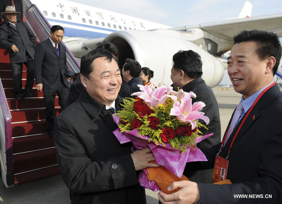 Des délégués de la région autonome du Tibet au 18e Congrès national du Parti communiste chinois (PCC) arrivent à Beijing, capitale chinoise, le 5 novembre 2012. Le 18e Congrès national du PCC s'ouvre ce jeudi à Beijing. (Photo : Xie Huanchi)