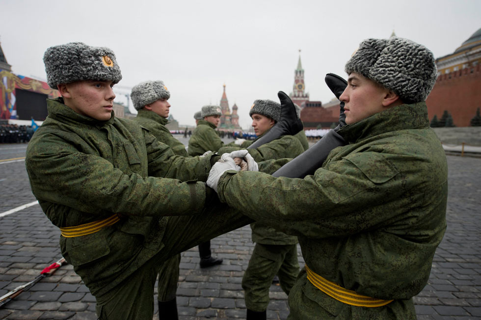 Des soldats russes participant à la répétition du  défilé militaire.