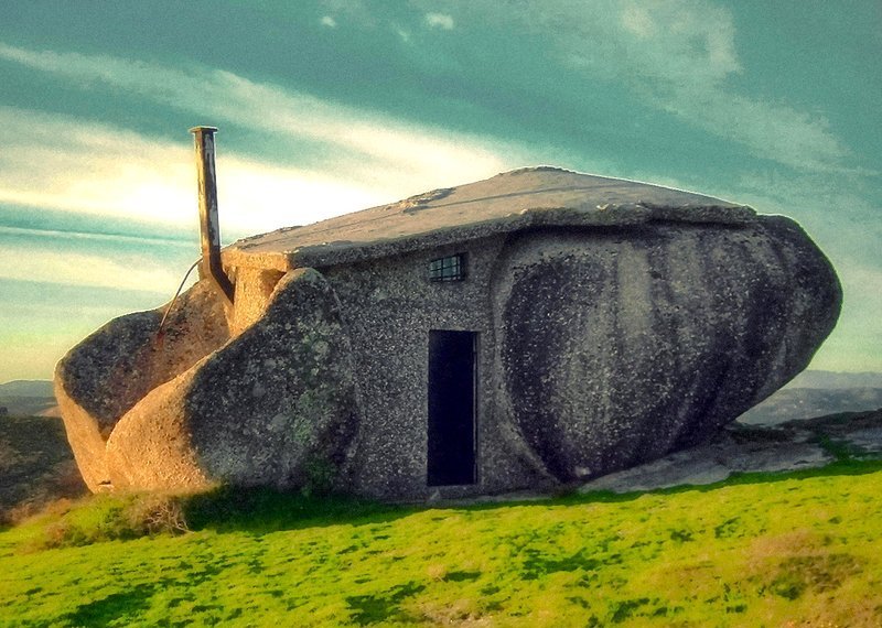 Le 18 septembre 2009, une maison étrange en pierre, au Portugal.