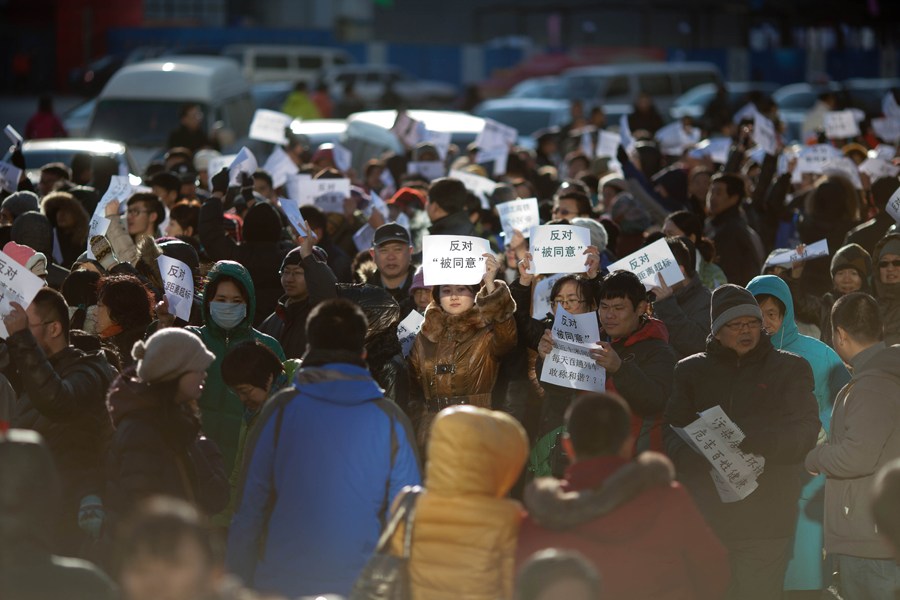 Des manifestants contre une fraude de l'EIE du TGV Beijing – Shenyang (7)