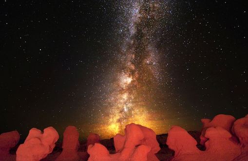 Vues nocturnes magnifiques dans le parc national des Arches, par Bret Webster