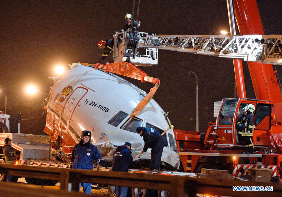 Russie: un avioin sort de piste à un aéroport de Moscou: quatre morts  (7)