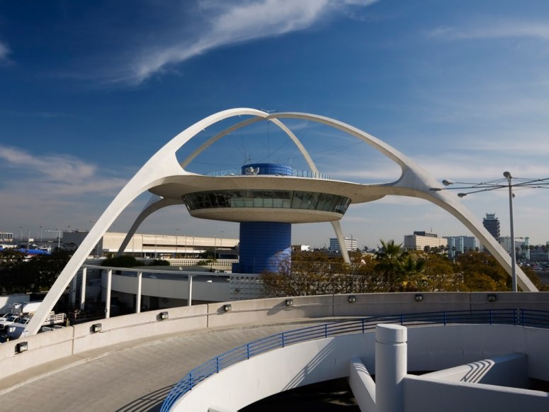 Le batiment construit au thème de 1961 à l'aéroport international de Los Angeles.