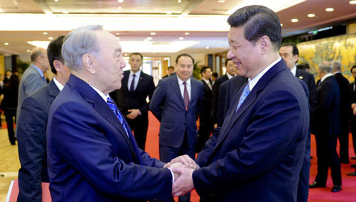 Les présidents chinois et kazakh s'entretiennent sur les relations bilatérales