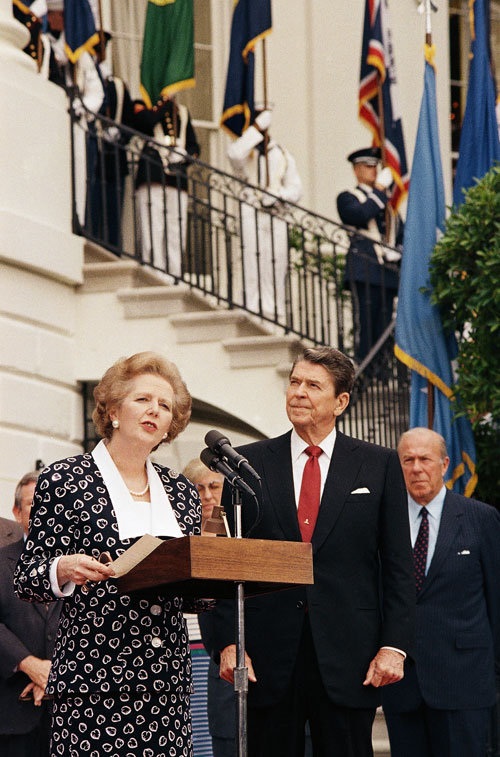 La Première ministre britannique Margaret Thatcher fait une déclaration dans la Maison blanche aux Etats-Unis, le 18 juillet 1987. (Photo: Xinhua/AP)