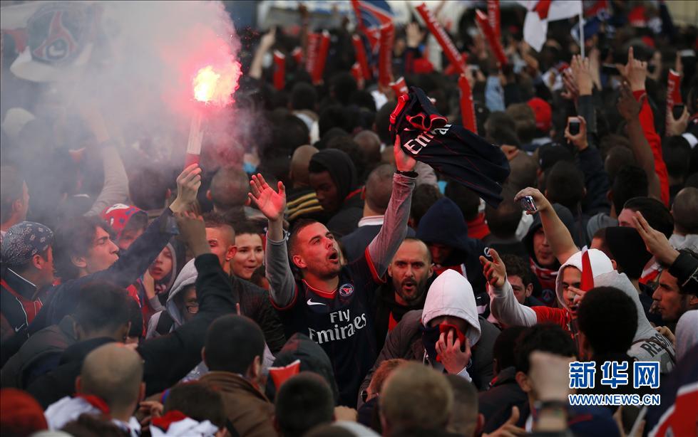 La fête de la victoire du Paris Saint-Germain tourne à l'émeute (2)