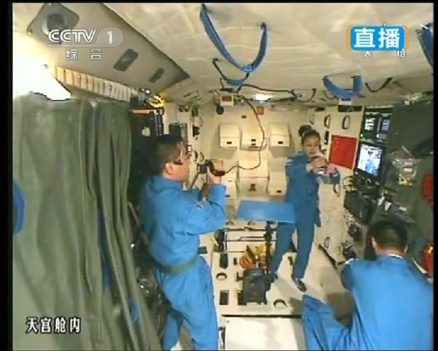 L'astronaute chinoise Wang Yaping entame le premier cours depuis l'espace  (10)