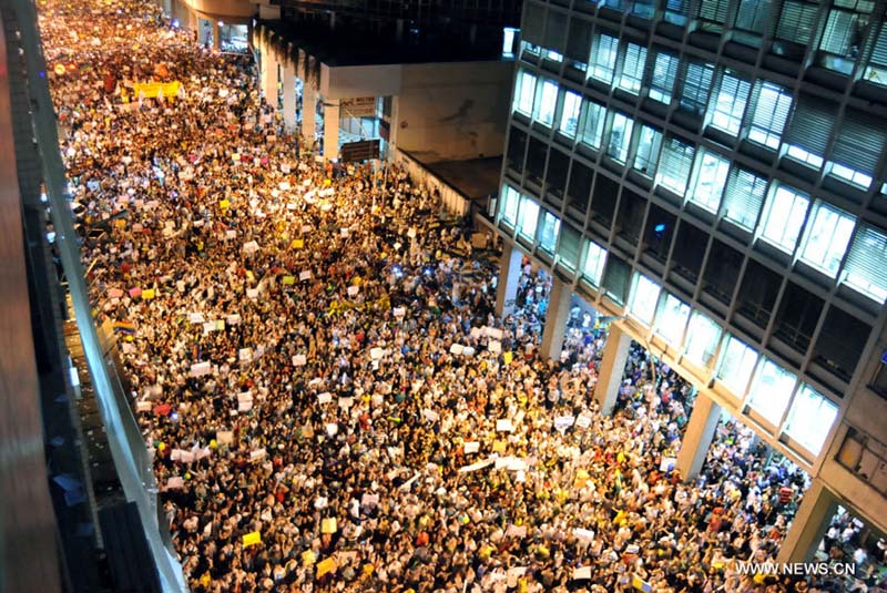 Brésil: les manifestants envahissent les villes principales 