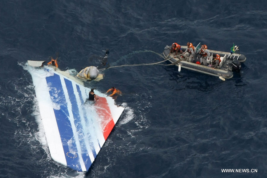 Le vol 447 d'Air France, un Airbus A330, transportant 228 personnes, est tombé dans l'Atlantique sur sa route Rio-Paris, le 1er juin 2009.