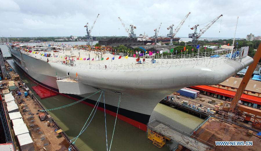 Inde: lancement du premier porte-avions indigène INS Vikrant (3)