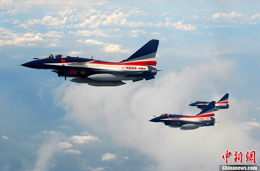 La patrouille acrobatique Bayi au salon aéronautique de Moscou