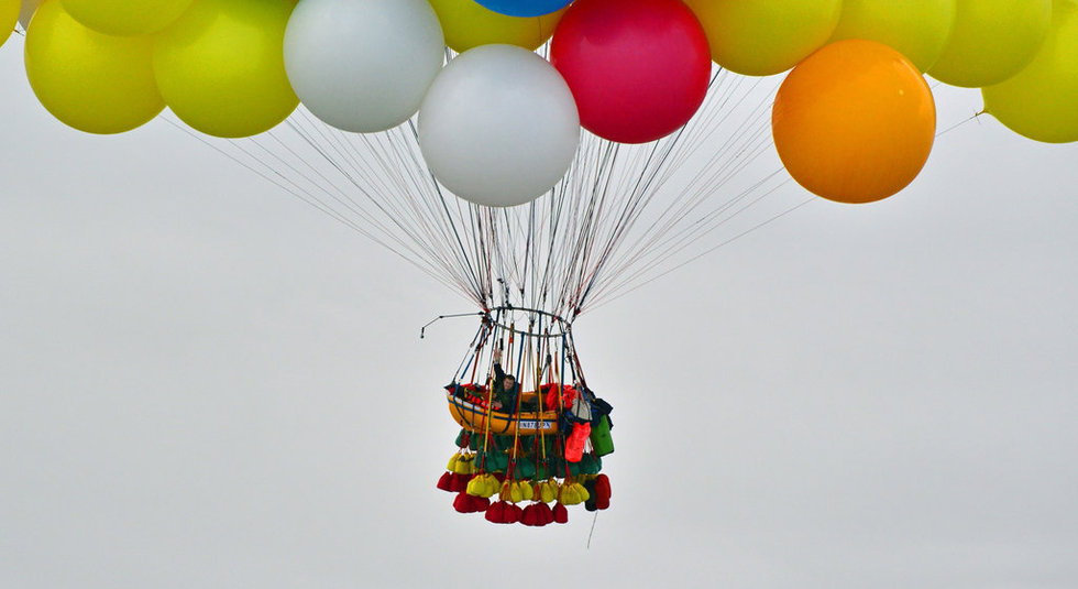 Un Américain traverse l'Atlantique avec 370 ballons (5)