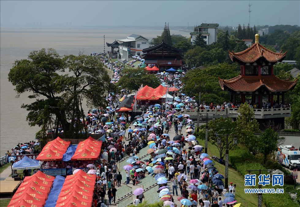 L'impressionnant mascaret du fleuve Qiantangjiang (3)