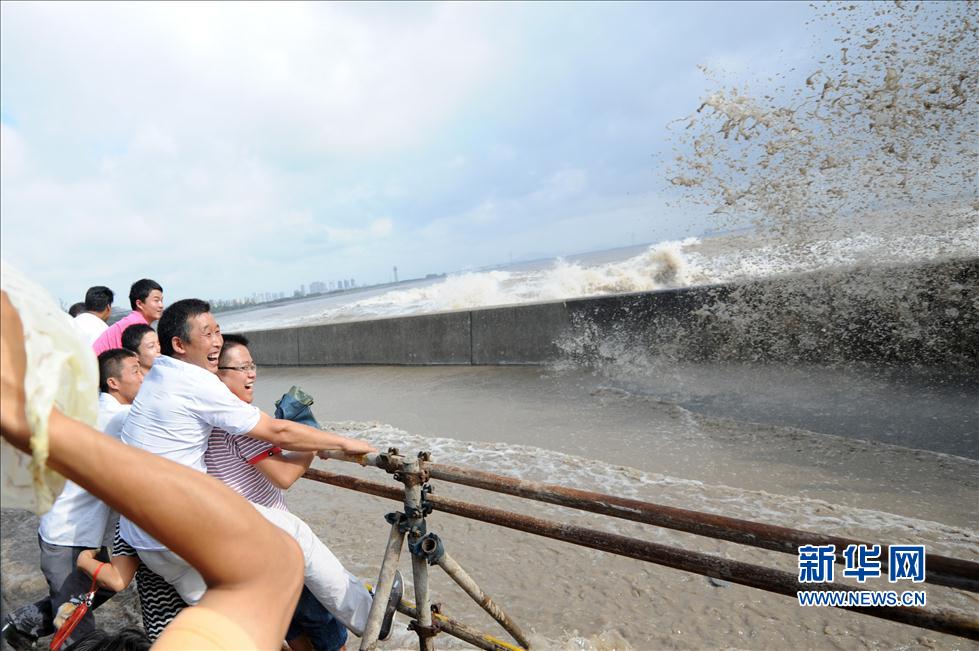 L'impressionnant mascaret du fleuve Qiantangjiang (5)