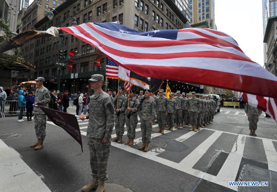 Des soldats américains participent à la grande parade de la journée des anciens combattants dans la ville de New York, aux états-Unis, 11 novembre 2013. (Xinhua/Wang Lei) 