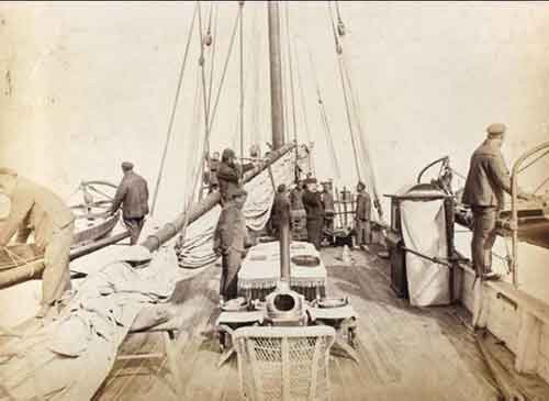 Bateau de patrouille de la douane de Ningbo (province du Zhejiang) en 1870.