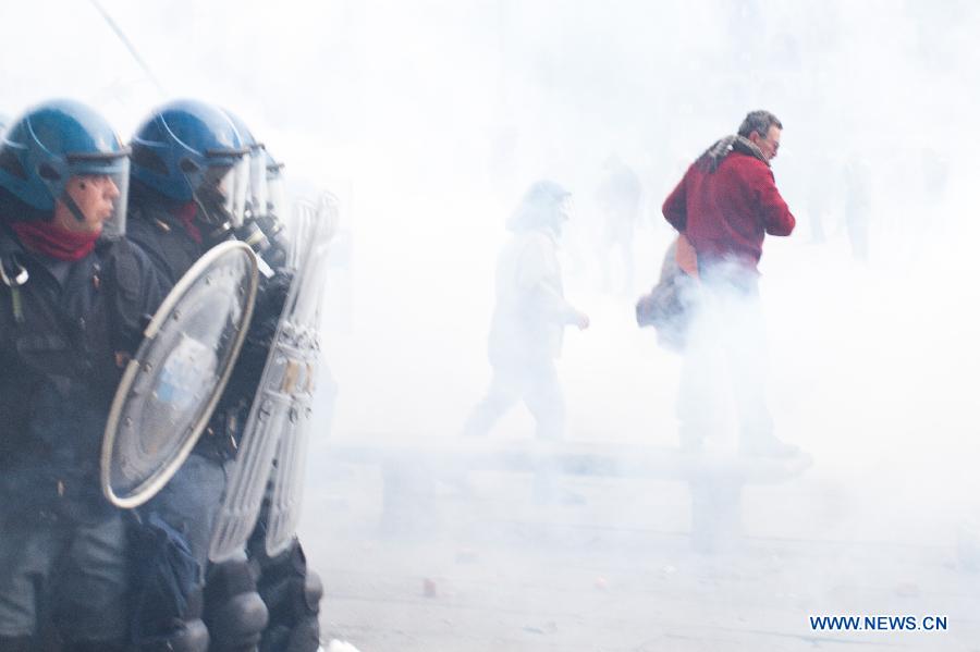 Italie : heurts entre police et manifestants anti-taxes (3)