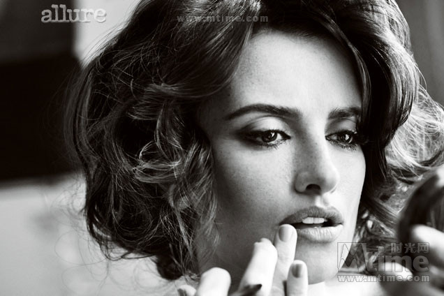 Penélope Cruz charmante en couverture d'Allure (6)