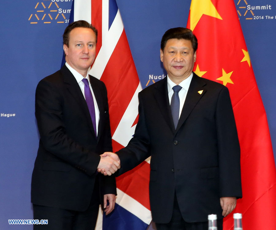 Le président chinois Xi Jinping a rencontré à La Haye le Premier ministre britannique David Cameron, le 25 mars 2014, et les deux hommes ont convenu de renforcer la coopération entre leurs deux pays.