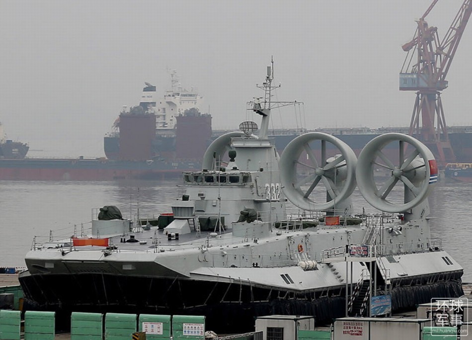 Le premier hydroglisseur de type ? Zubr ? prêt à être livré à la Marine chinoise (3)