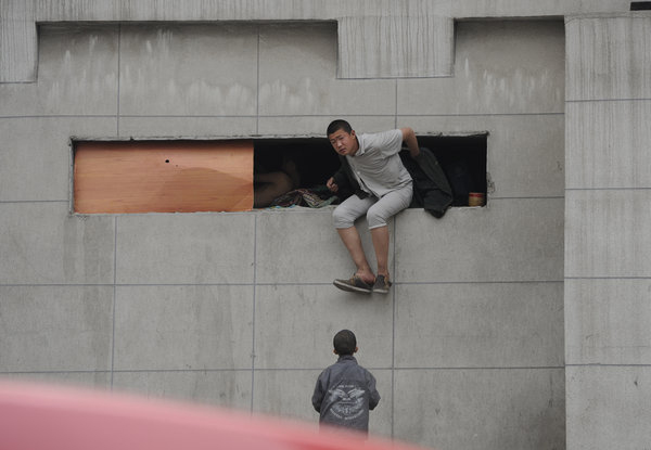 Shenyang : le triste sort de trois enfants vivant dans un trou (7)